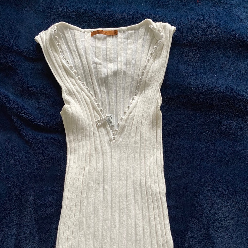 White vintage sleeveless Quarter tight top